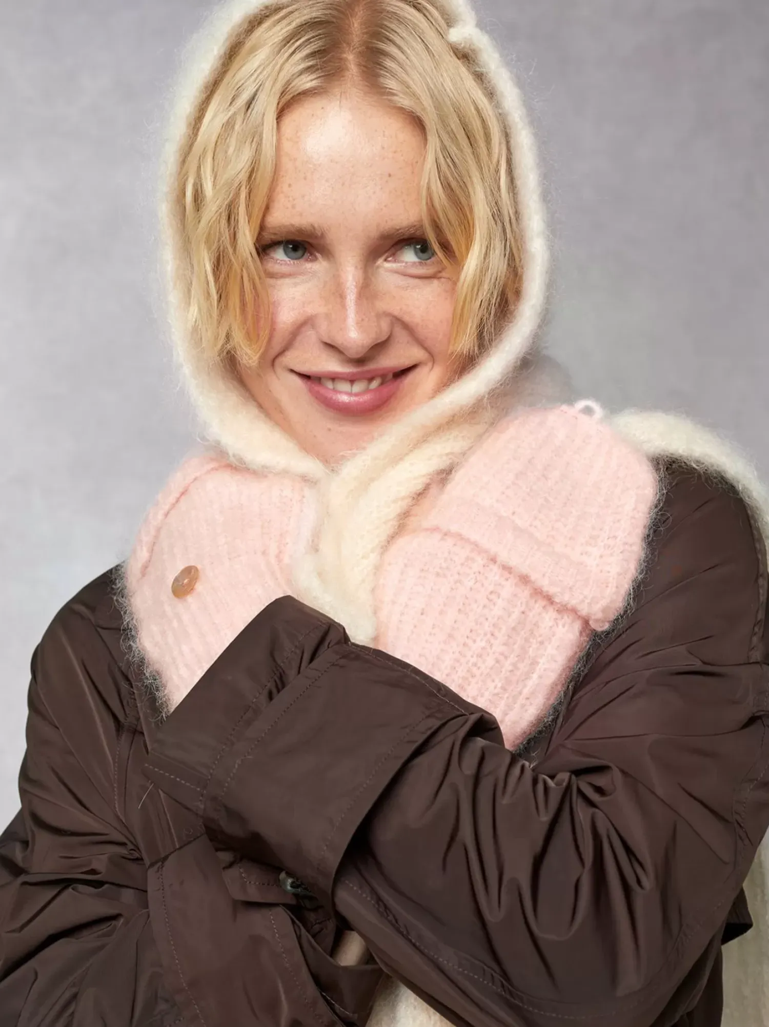 Rouje Devi Mitten